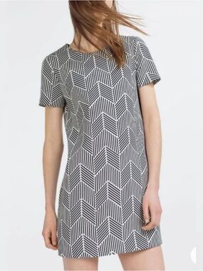 ZARA short sleeve chevron geometric mini shift dress